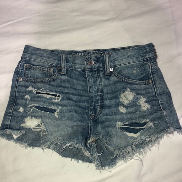 Ripped classic denim shorts - Picture 2 of 3